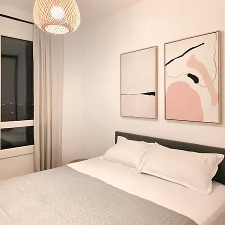 Elegant Afi With Panoramic View - Metro Laminorului Apartman