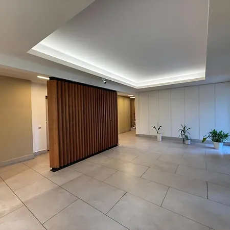 Elegant Afi With Panoramic View - Metro Laminorului Apartman